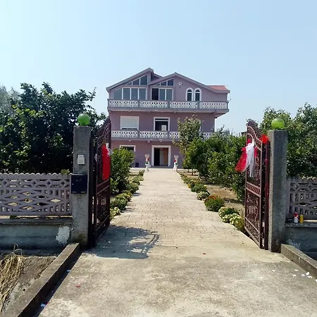 Elena - Maria For Rent Feeling Apartment
